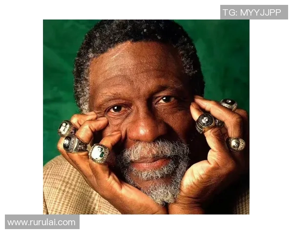 比尔拉塞尔在篮球场上展现的智慧与勇气的传奇人生 比尔拉塞尔在篮球场上展现的智慧与勇气的传奇人生