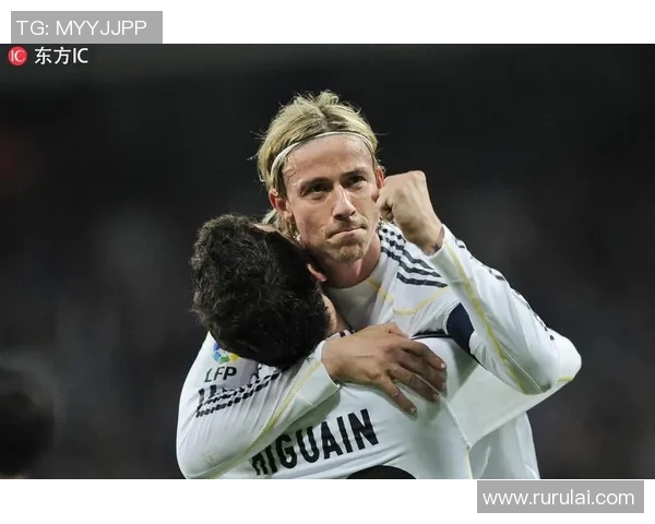 足球明星运动发带的时尚潮流与功能性分析 足球明星运动发带的时尚潮流与功能性分析